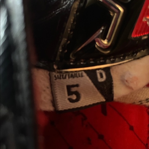 Bauer Vapor X3.7 Skates in Black and Red - Picture 6 of 7